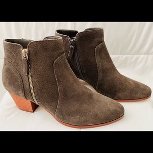 Violet & Red Carley Grey Suede Bootie; 9M